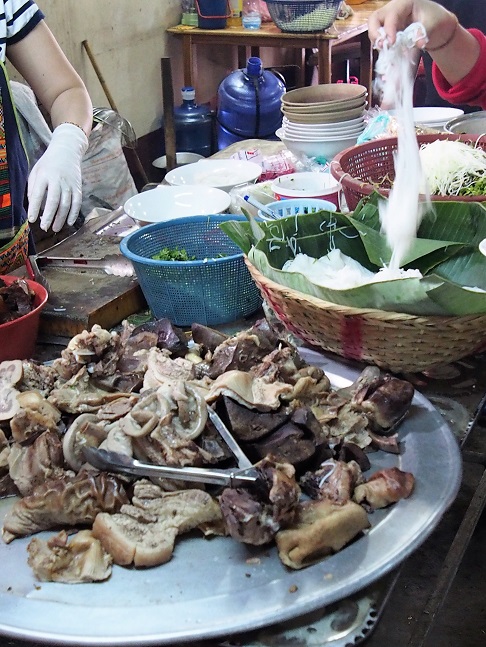 PREPARATION NOUILLE LUANG PRABANG  